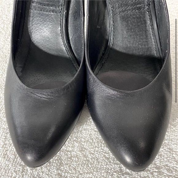 First Black Leather Round Toe Pumps Heels 38 - Picture 3 of 14